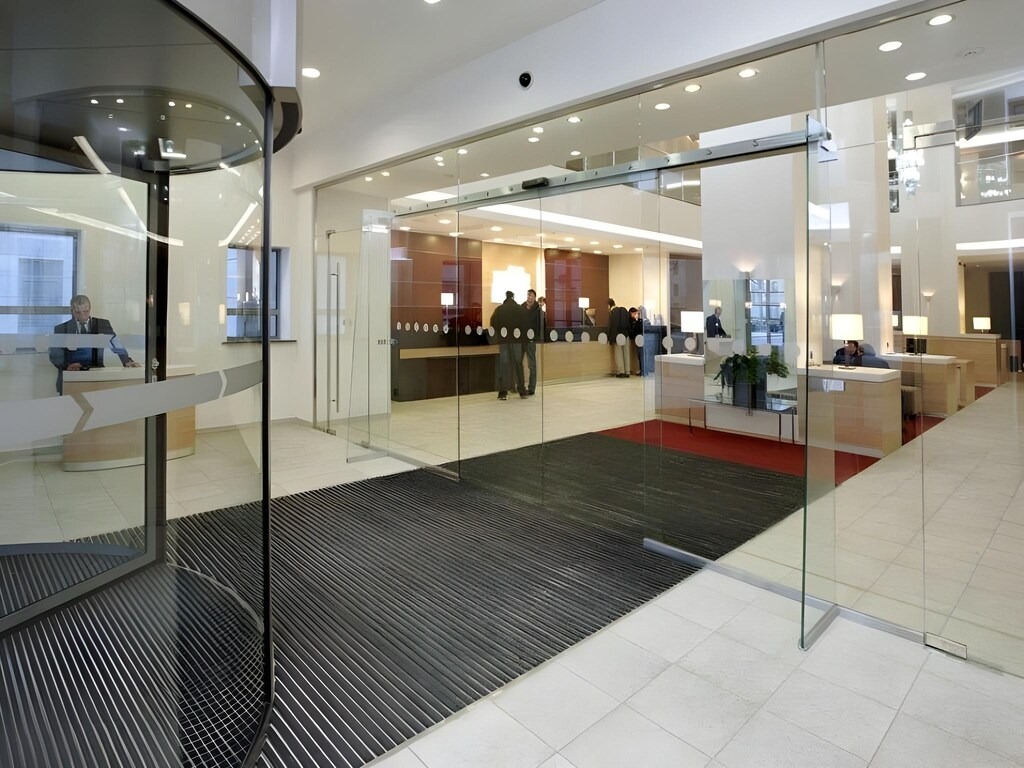 هتل هالیدی این موسکووسکی ووروتا